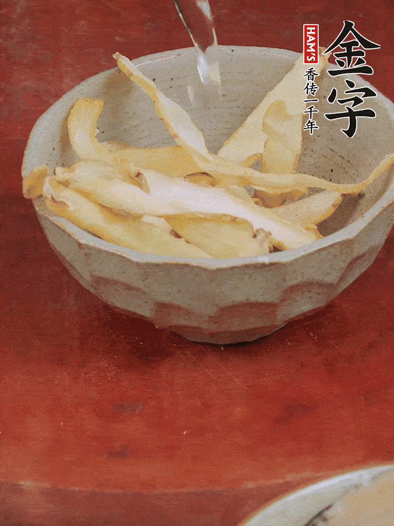 玉竹、花菇分別清水泡發(fā)。