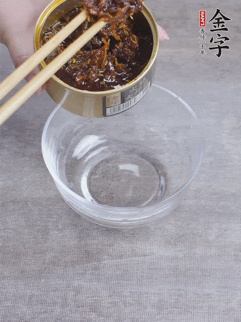 金字火腿大師醬2勺、醬油1勺、白砂糖1/2勺調(diào)勻。