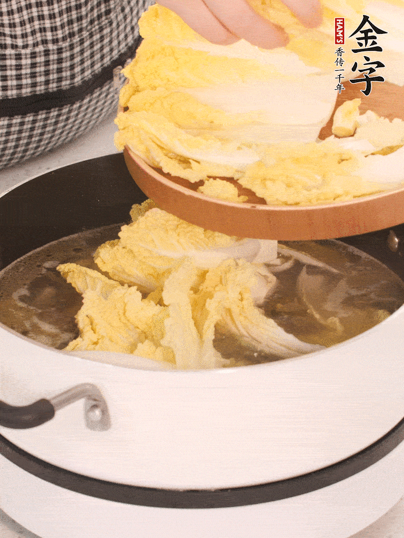 放入娃娃菜、金針菇再燉煮5分鐘。