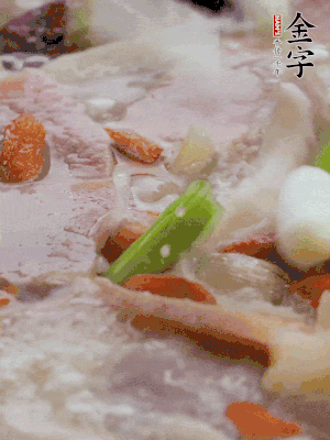最后下枸杞、蒜白。