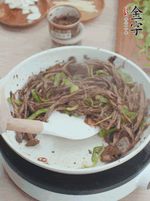 少許鹽調(diào)味。