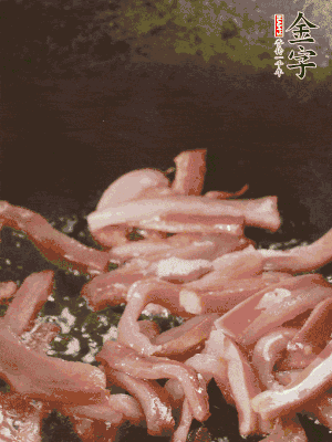 再放豌豆苗翻炒均勻。