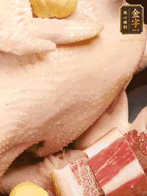 冷水、整雞、蔥結(jié)、姜片、雞油、火腿、板栗（雞肉：水=1:3）