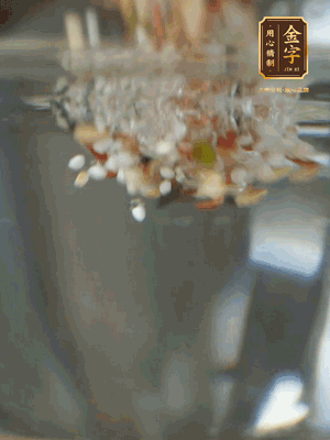 雜糧提前浸泡6小時(shí)，洗凈后下砂鍋